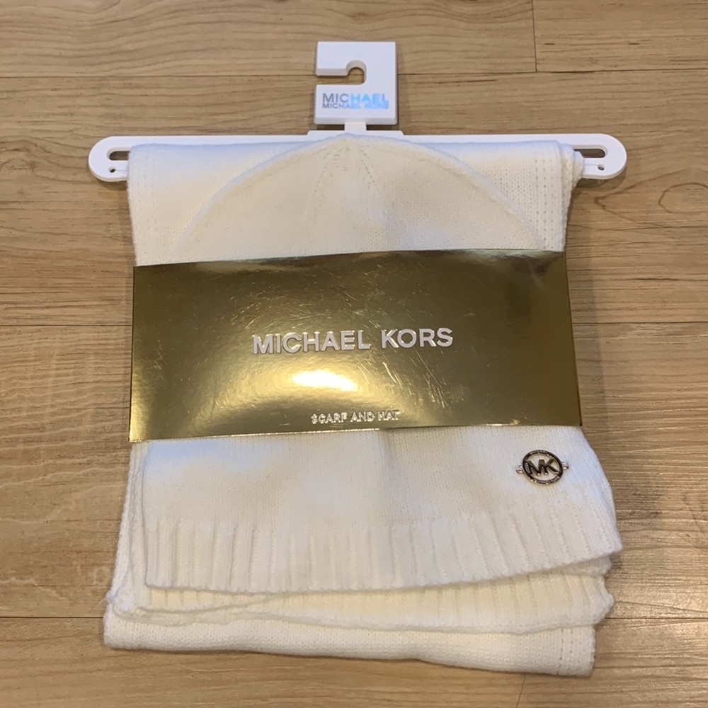 Womens Michael Kors White Scarf and Hat Set